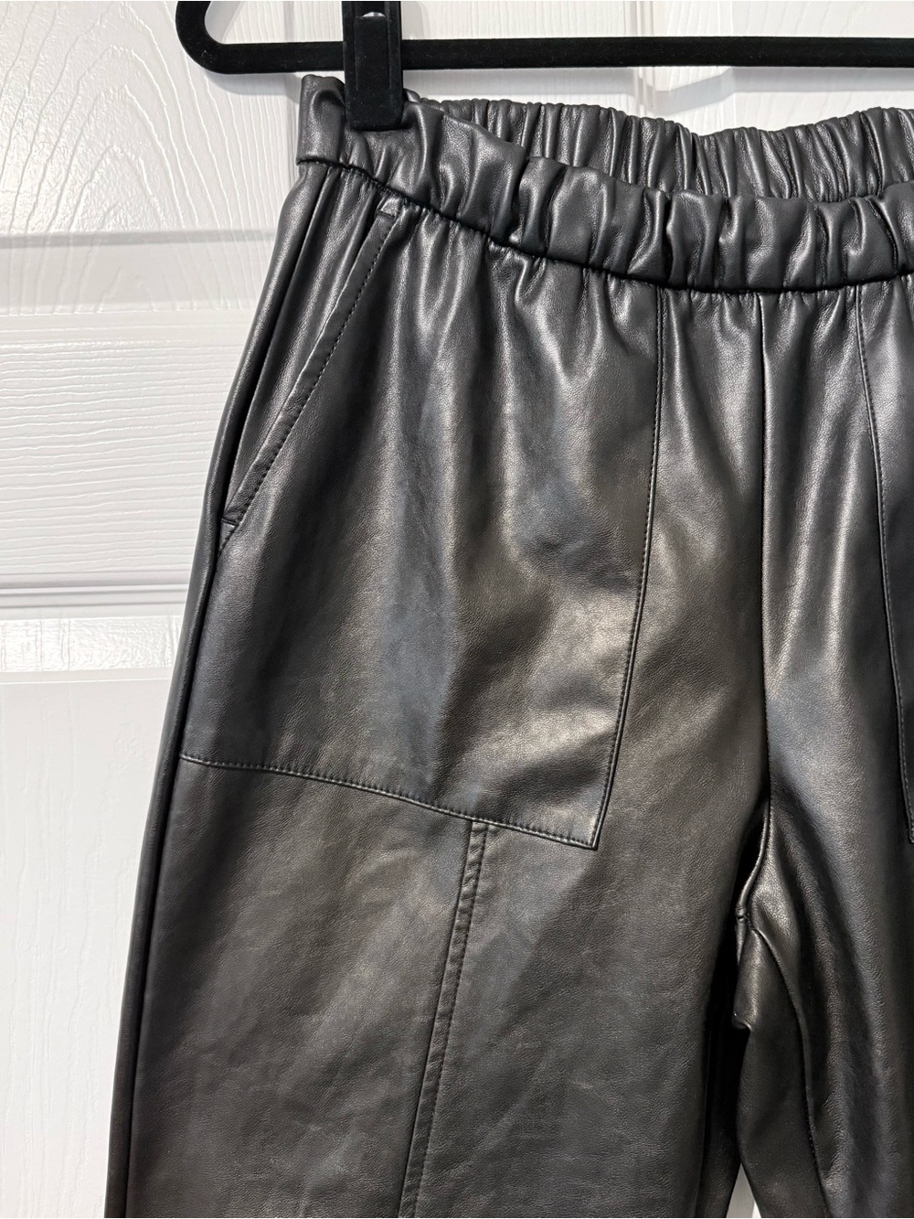 GAP Faux Leather Pull On Pants Womens M Black Tapered Ankle Vegan Leather - Picture 4 of 10